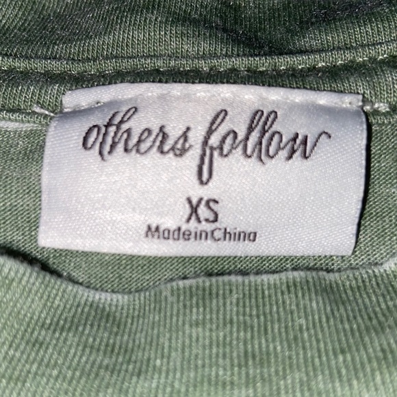 White And Green Shirt - Picture 3 of 3